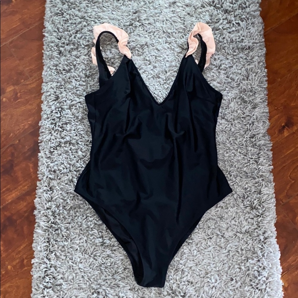 Cupshe Women’s Swimsuit. Size Large